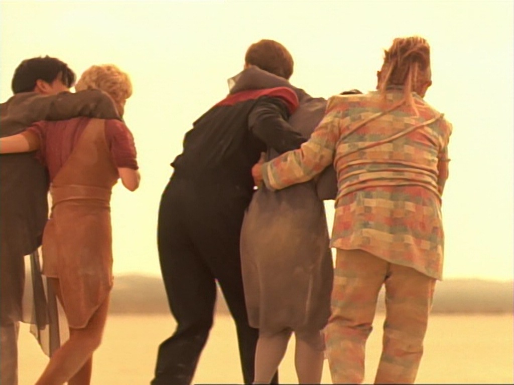 ariane179254_StarTrekVoyager_1x01_1x02-Caretaker_5900.jpg