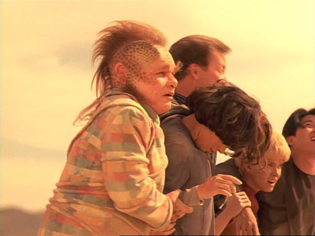 ariane179254_StarTrekVoyager_1x01_1x02-Caretaker_5901.jpg