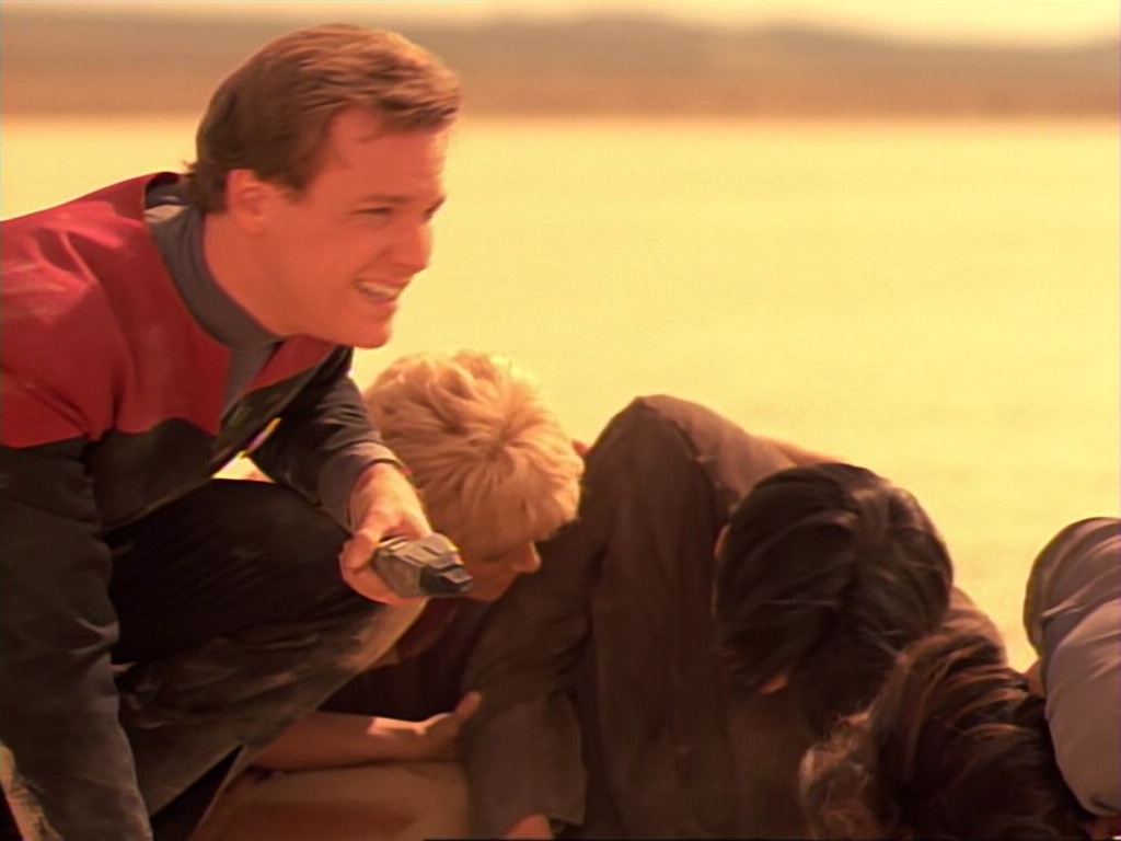 ariane179254_StarTrekVoyager_1x01_1x02-Caretaker_5926.jpg