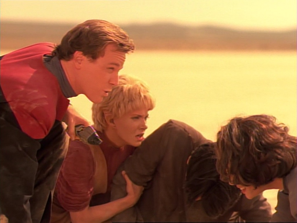 ariane179254_StarTrekVoyager_1x01_1x02-Caretaker_5931.jpg