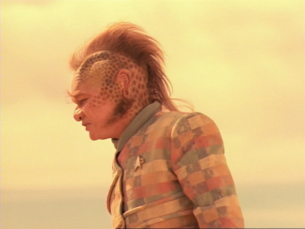 ariane179254_StarTrekVoyager_1x01_1x02-Caretaker_5949.jpg