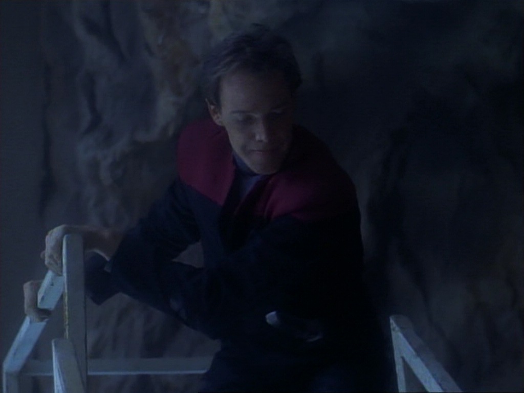 ariane179254_StarTrekVoyager_1x01_1x02-Caretaker_6018.jpg