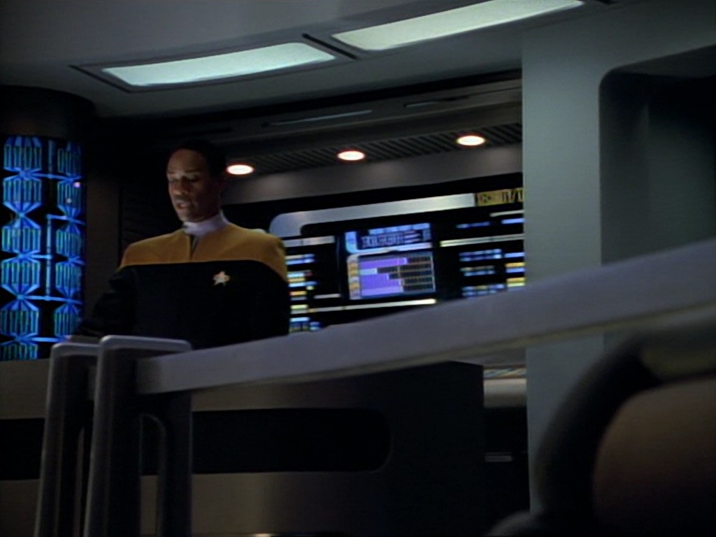 ariane179254_StarTrekVoyager_1x01_1x02-Caretaker_6254.jpg