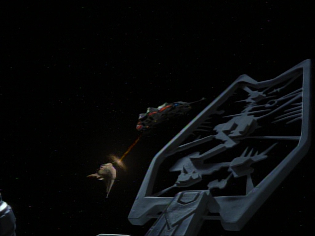 ariane179254_StarTrekVoyager_1x01_1x02-Caretaker_6274.jpg