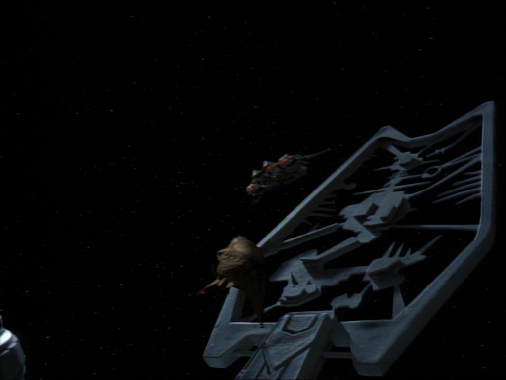 ariane179254_StarTrekVoyager_1x01_1x02-Caretaker_6275.jpg