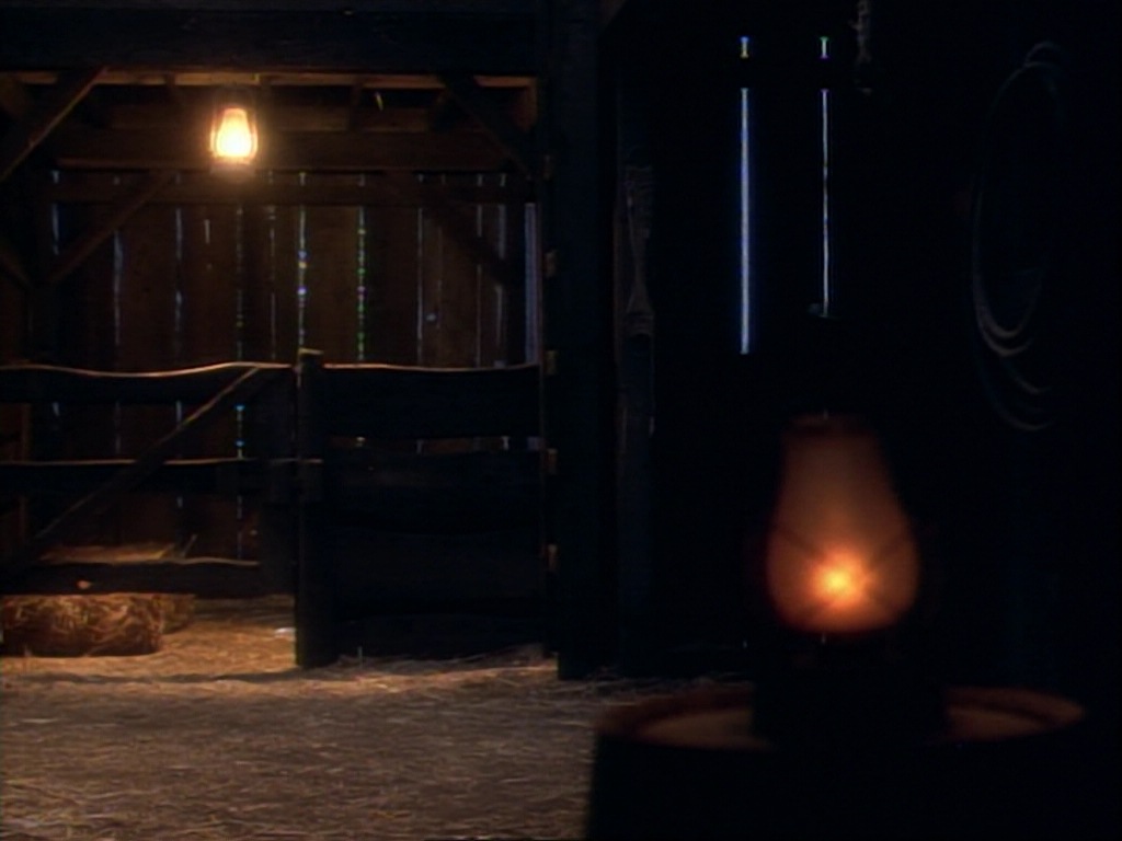 ariane179254_StarTrekVoyager_1x01_1x02-Caretaker_6314.jpg