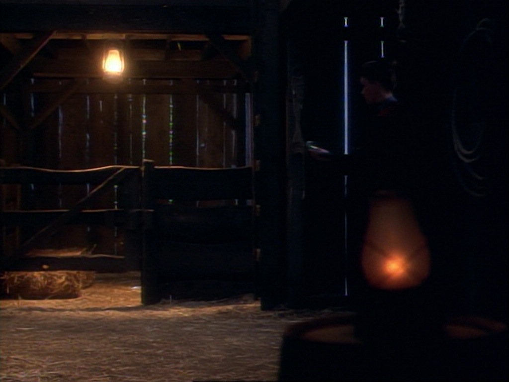 ariane179254_StarTrekVoyager_1x01_1x02-Caretaker_6315.jpg