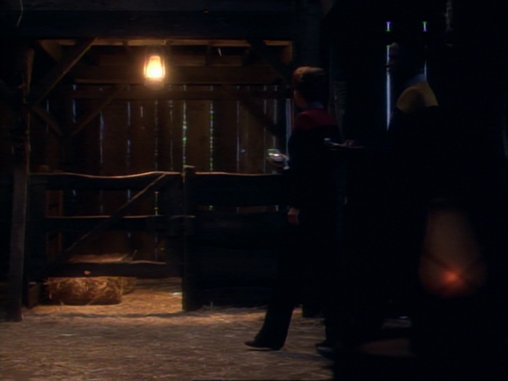 ariane179254_StarTrekVoyager_1x01_1x02-Caretaker_6317.jpg