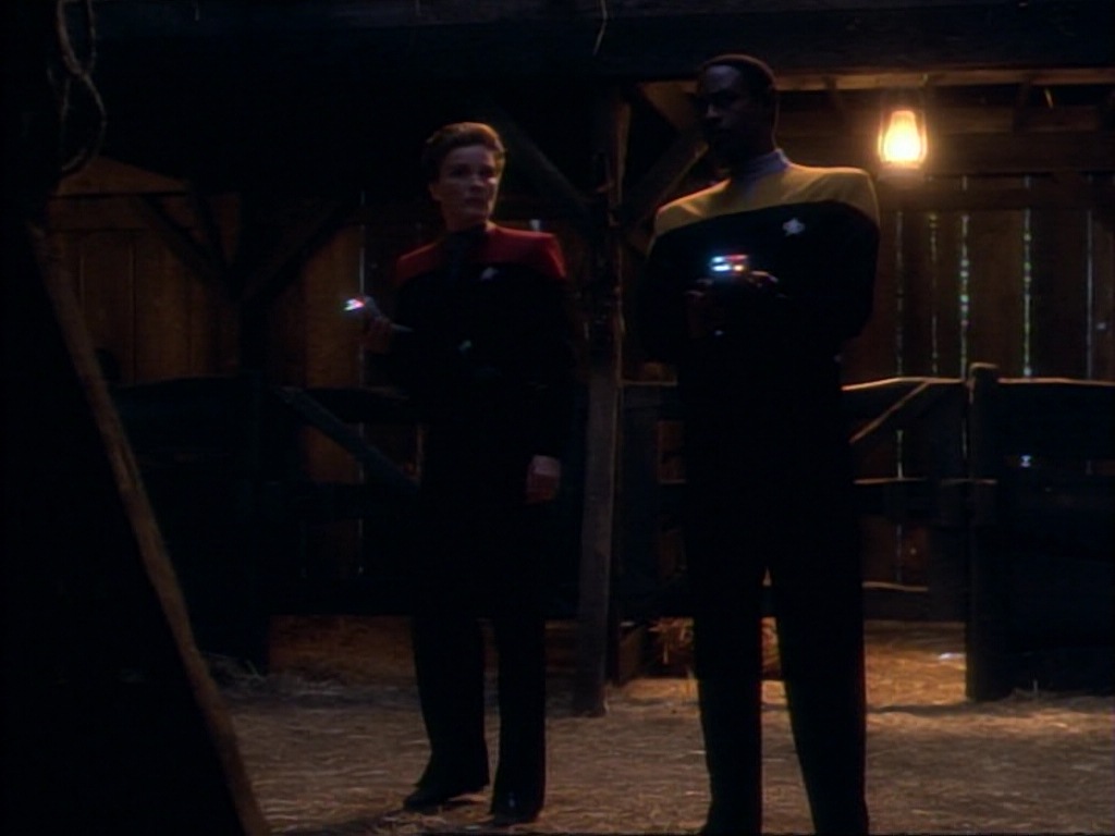 ariane179254_StarTrekVoyager_1x01_1x02-Caretaker_6327.jpg