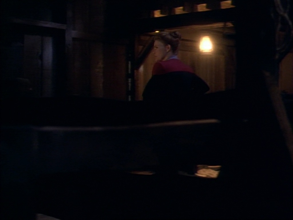 ariane179254_StarTrekVoyager_1x01_1x02-Caretaker_6351.jpg