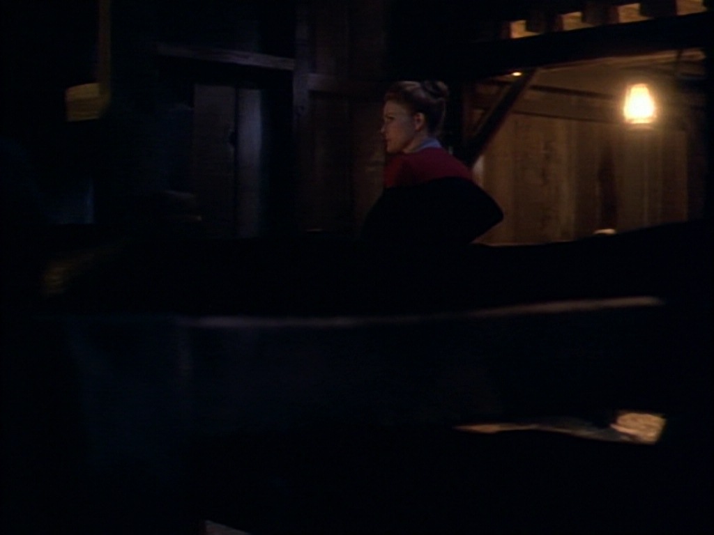 ariane179254_StarTrekVoyager_1x01_1x02-Caretaker_6352.jpg