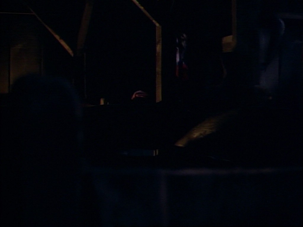 ariane179254_StarTrekVoyager_1x01_1x02-Caretaker_6357.jpg