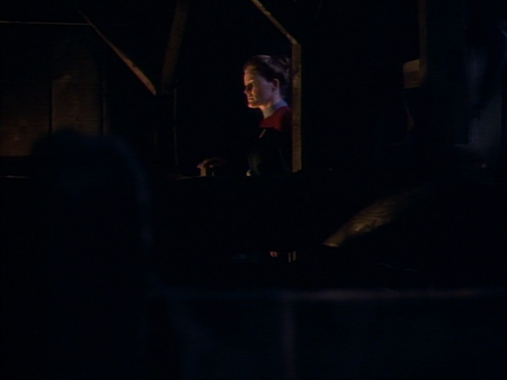 ariane179254_StarTrekVoyager_1x01_1x02-Caretaker_6358.jpg