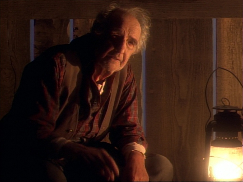 ariane179254_StarTrekVoyager_1x01_1x02-Caretaker_6379.jpg