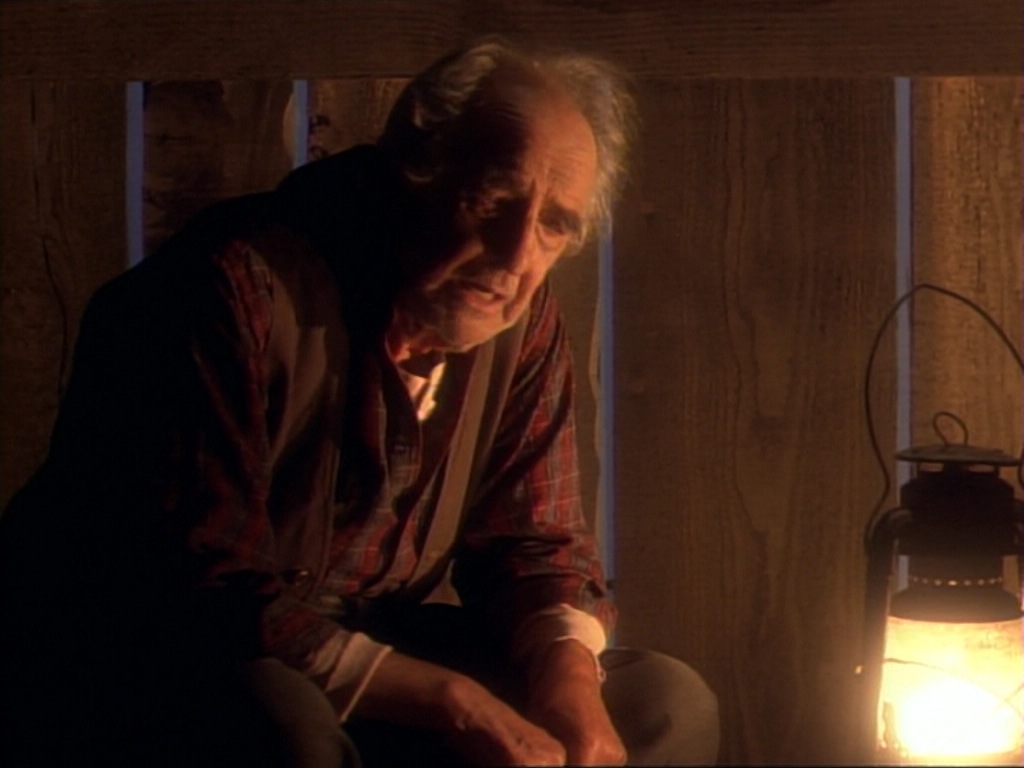 ariane179254_StarTrekVoyager_1x01_1x02-Caretaker_6382.jpg