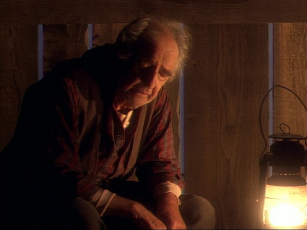 ariane179254_StarTrekVoyager_1x01_1x02-Caretaker_6383.jpg