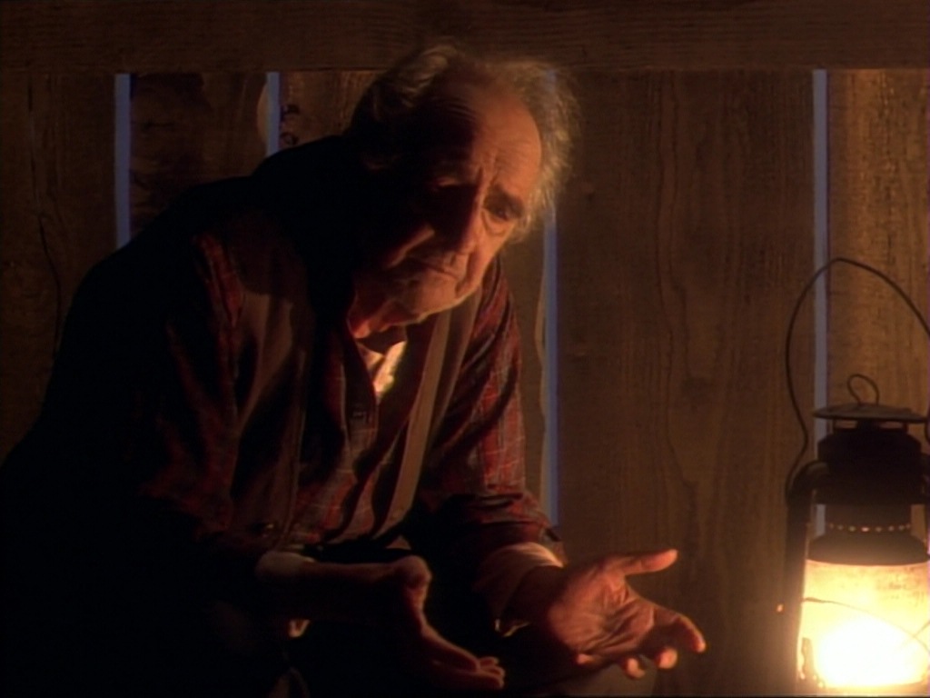 ariane179254_StarTrekVoyager_1x01_1x02-Caretaker_6386.jpg
