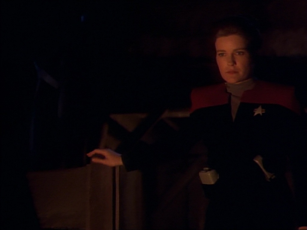 ariane179254_StarTrekVoyager_1x01_1x02-Caretaker_6390.jpg