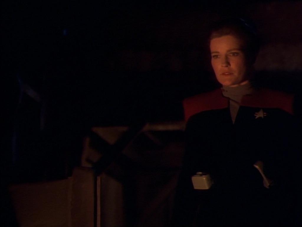 ariane179254_StarTrekVoyager_1x01_1x02-Caretaker_6391.jpg