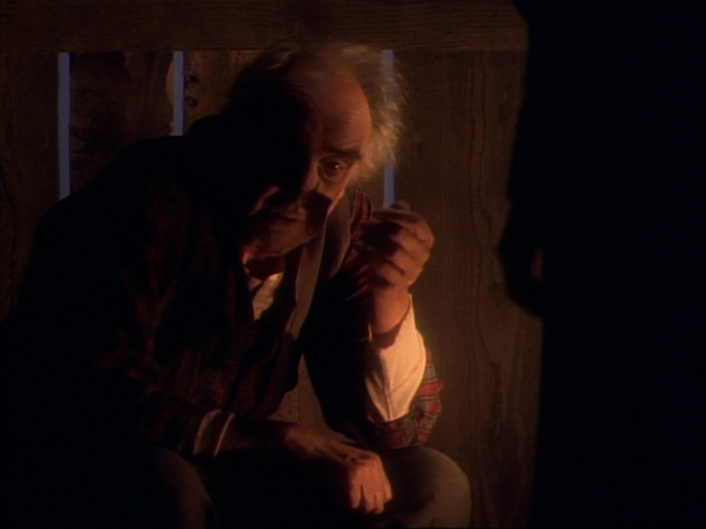 ariane179254_StarTrekVoyager_1x01_1x02-Caretaker_6397.jpg