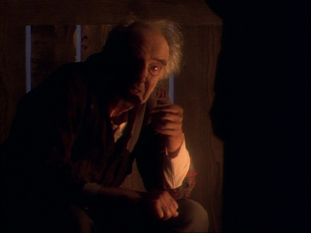 ariane179254_StarTrekVoyager_1x01_1x02-Caretaker_6399.jpg