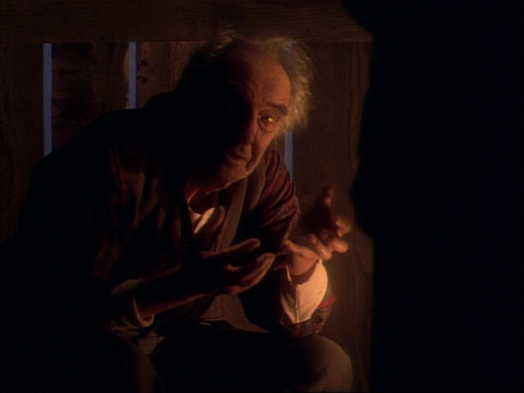 ariane179254_StarTrekVoyager_1x01_1x02-Caretaker_6401.jpg
