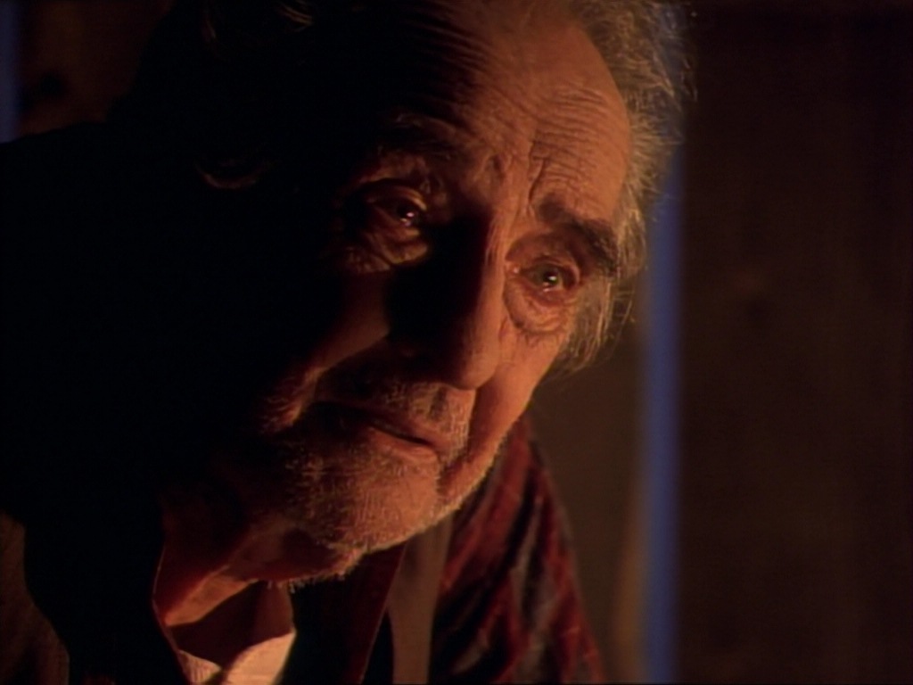 ariane179254_StarTrekVoyager_1x01_1x02-Caretaker_6410.jpg