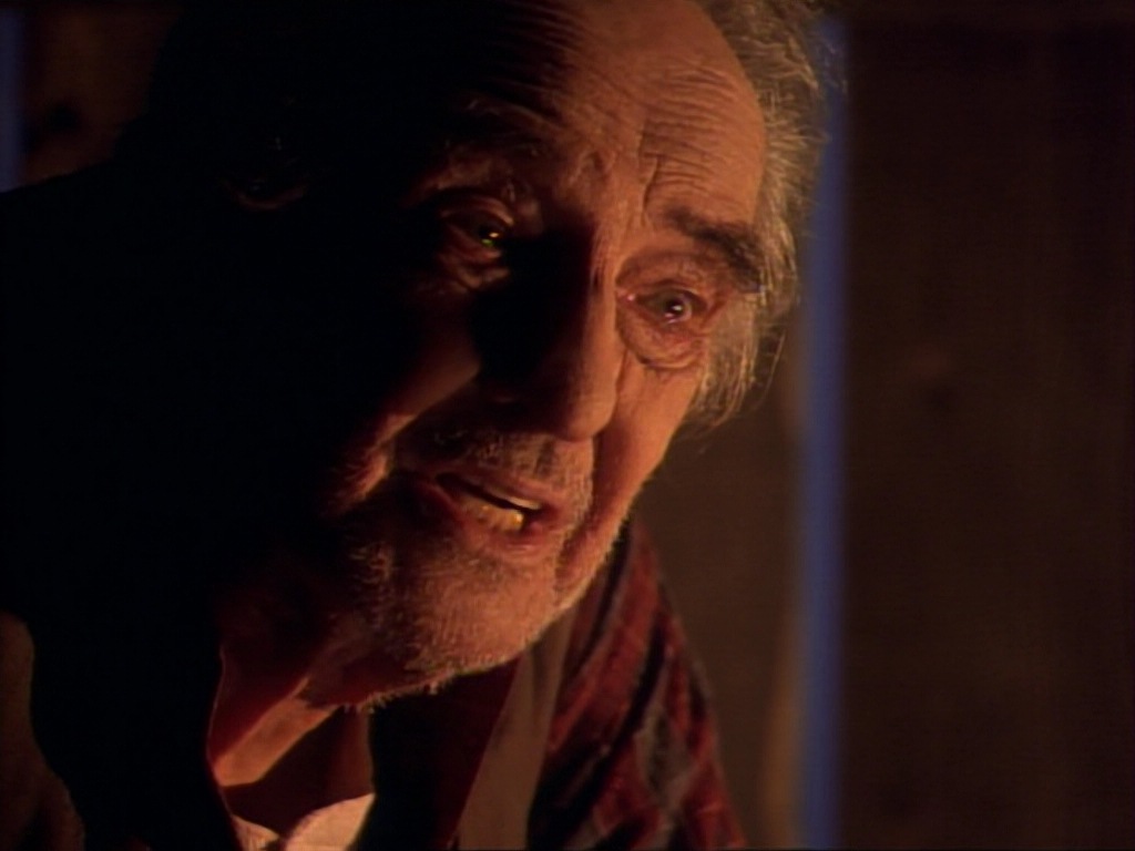 ariane179254_StarTrekVoyager_1x01_1x02-Caretaker_6412.jpg