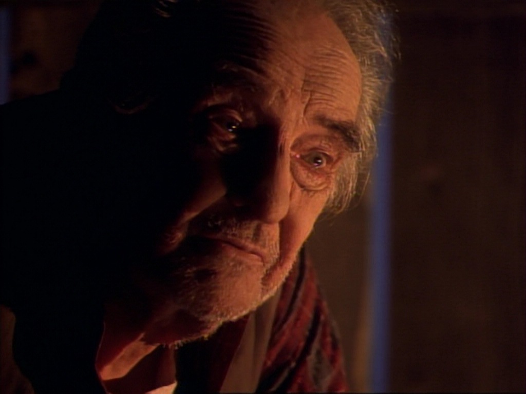 ariane179254_StarTrekVoyager_1x01_1x02-Caretaker_6413.jpg