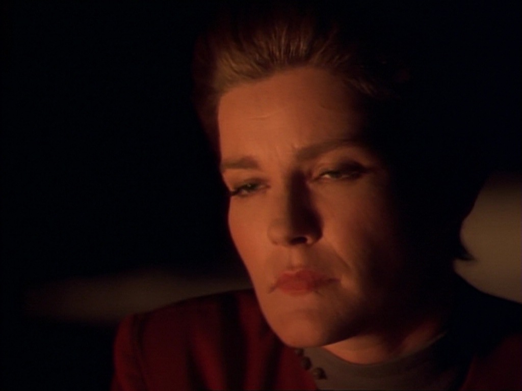 ariane179254_StarTrekVoyager_1x01_1x02-Caretaker_6418.jpg