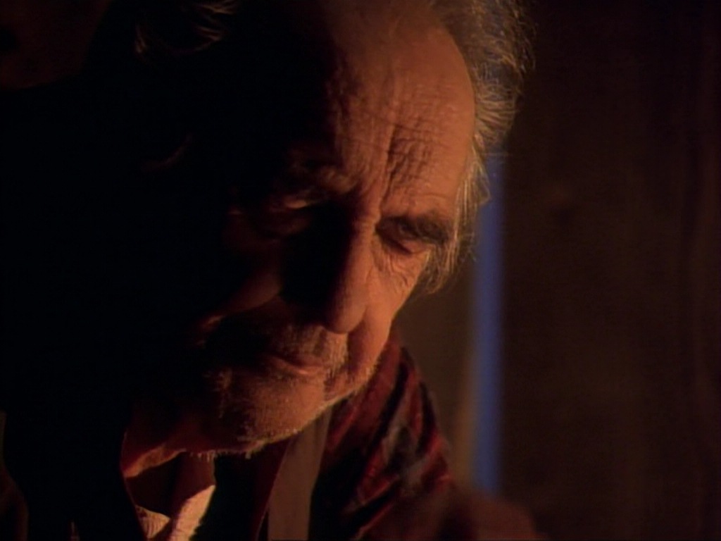 ariane179254_StarTrekVoyager_1x01_1x02-Caretaker_6422.jpg