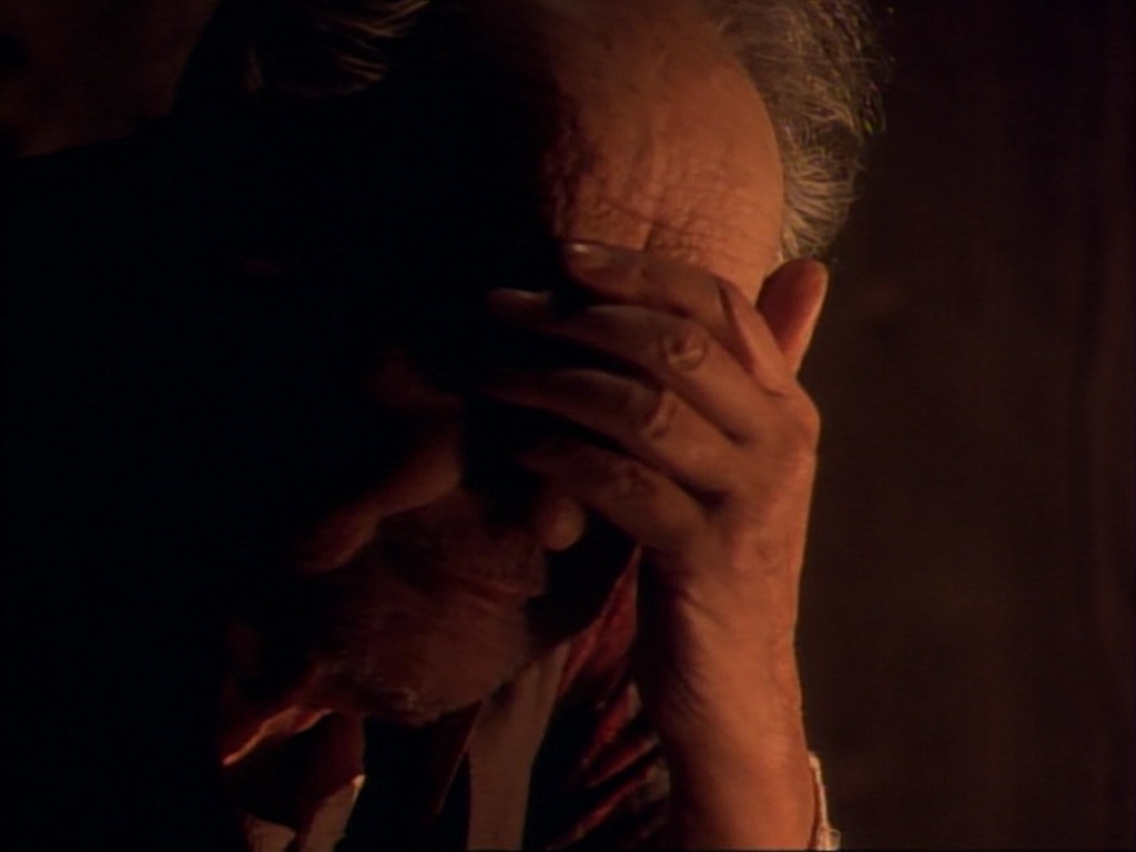 ariane179254_StarTrekVoyager_1x01_1x02-Caretaker_6423.jpg