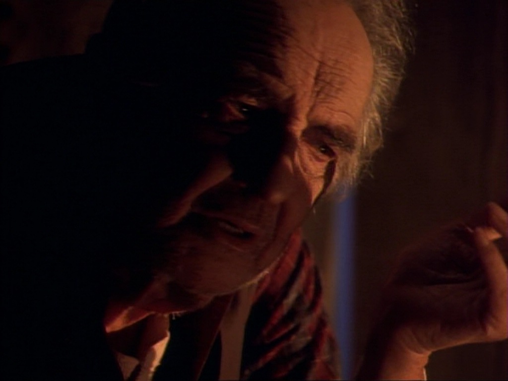 ariane179254_StarTrekVoyager_1x01_1x02-Caretaker_6428.jpg