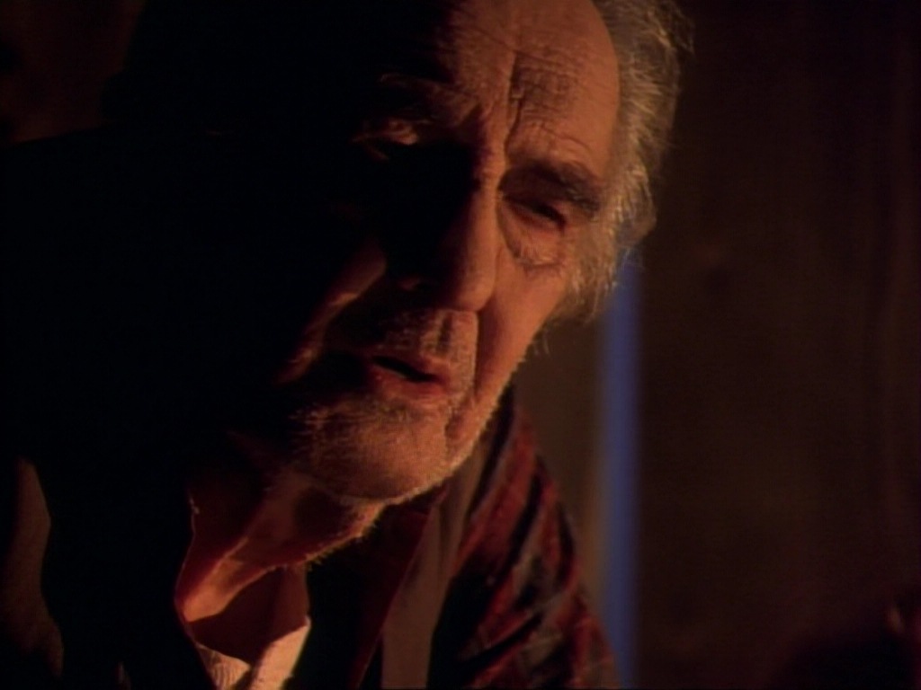 ariane179254_StarTrekVoyager_1x01_1x02-Caretaker_6430.jpg