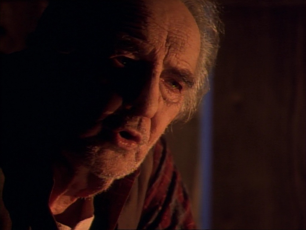ariane179254_StarTrekVoyager_1x01_1x02-Caretaker_6432.jpg