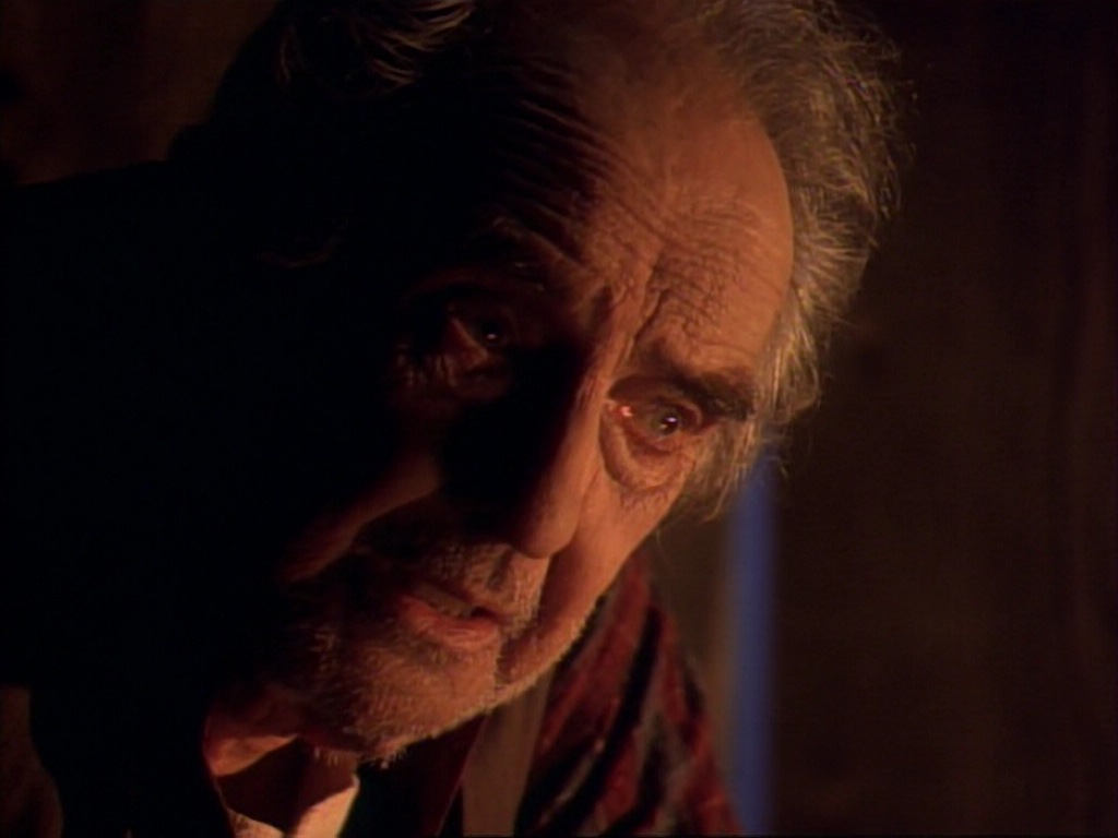 ariane179254_StarTrekVoyager_1x01_1x02-Caretaker_6435.jpg