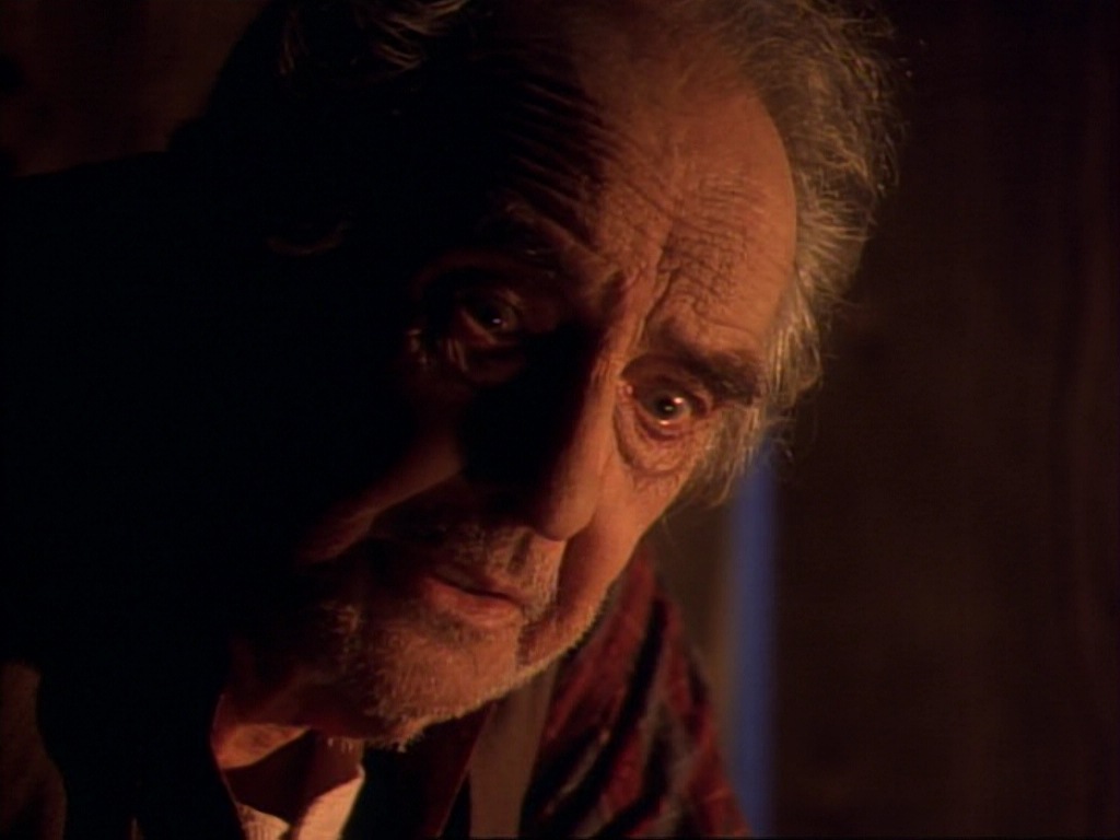 ariane179254_StarTrekVoyager_1x01_1x02-Caretaker_6437.jpg
