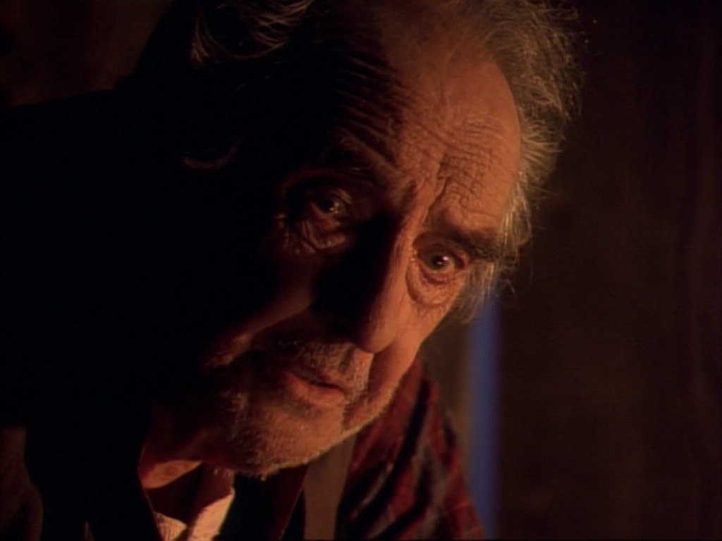 ariane179254_StarTrekVoyager_1x01_1x02-Caretaker_6439.jpg