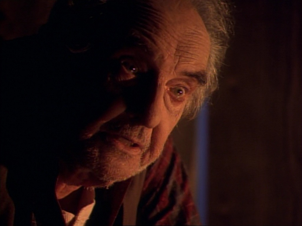 ariane179254_StarTrekVoyager_1x01_1x02-Caretaker_6444.jpg