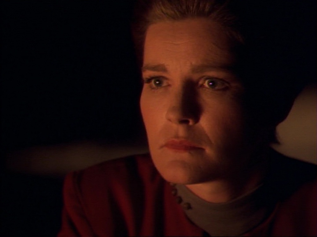 ariane179254_StarTrekVoyager_1x01_1x02-Caretaker_6447.jpg