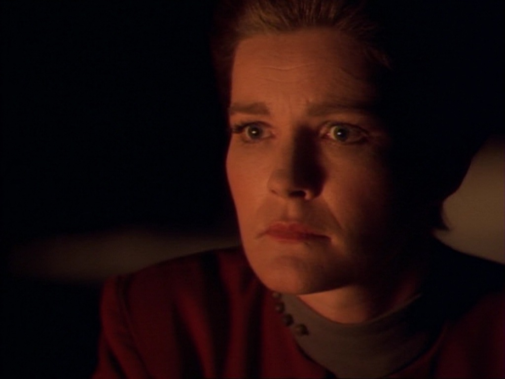 ariane179254_StarTrekVoyager_1x01_1x02-Caretaker_6448.jpg
