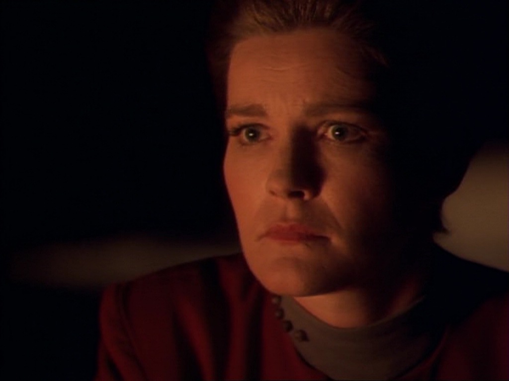 ariane179254_StarTrekVoyager_1x01_1x02-Caretaker_6450.jpg