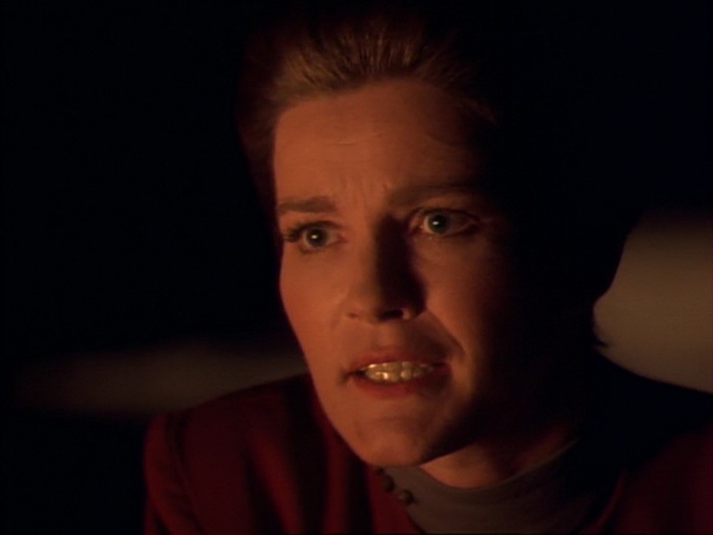 ariane179254_StarTrekVoyager_1x01_1x02-Caretaker_6453.jpg