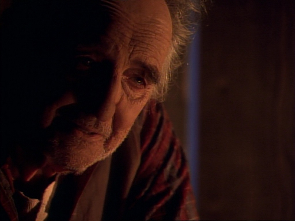 ariane179254_StarTrekVoyager_1x01_1x02-Caretaker_6457.jpg