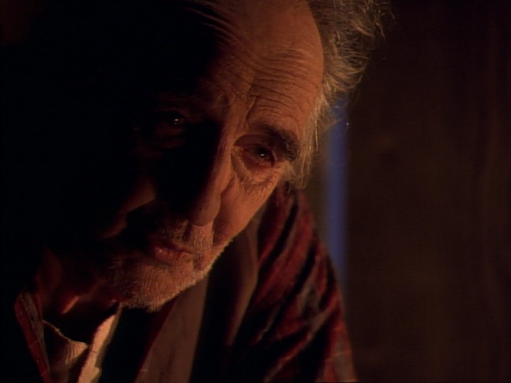 ariane179254_StarTrekVoyager_1x01_1x02-Caretaker_6458.jpg