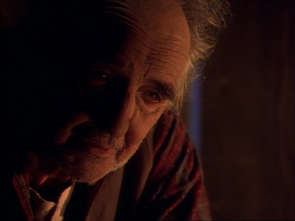 ariane179254_StarTrekVoyager_1x01_1x02-Caretaker_6459.jpg