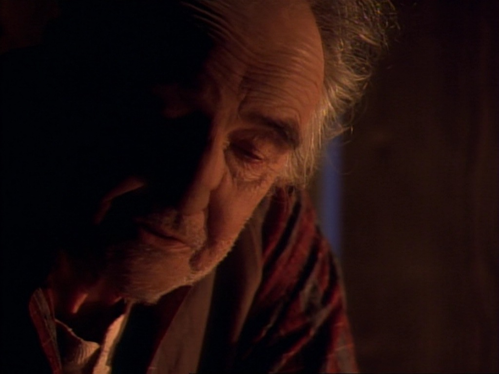 ariane179254_StarTrekVoyager_1x01_1x02-Caretaker_6460.jpg