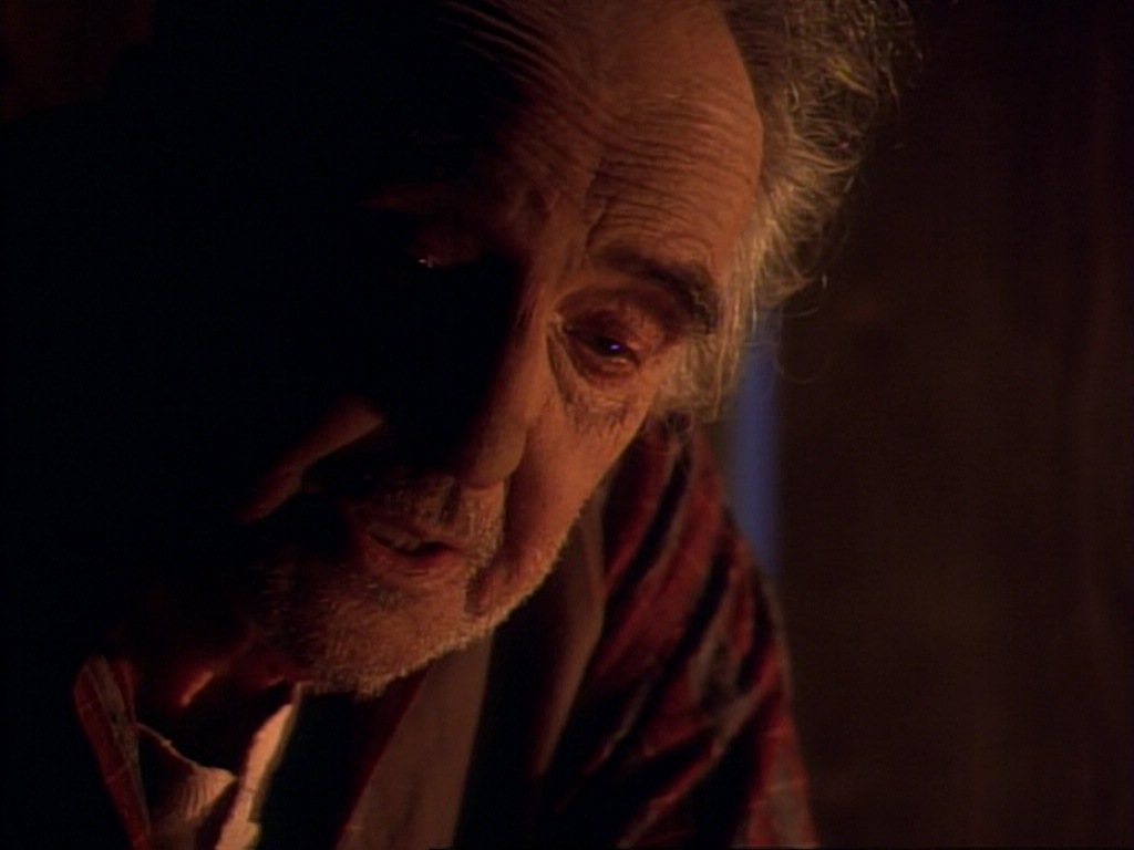 ariane179254_StarTrekVoyager_1x01_1x02-Caretaker_6461.jpg