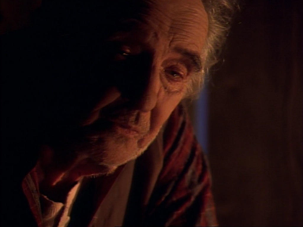 ariane179254_StarTrekVoyager_1x01_1x02-Caretaker_6462.jpg
