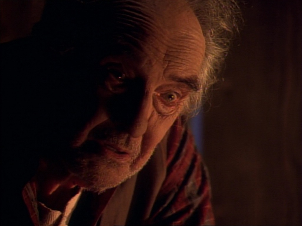 ariane179254_StarTrekVoyager_1x01_1x02-Caretaker_6486.jpg